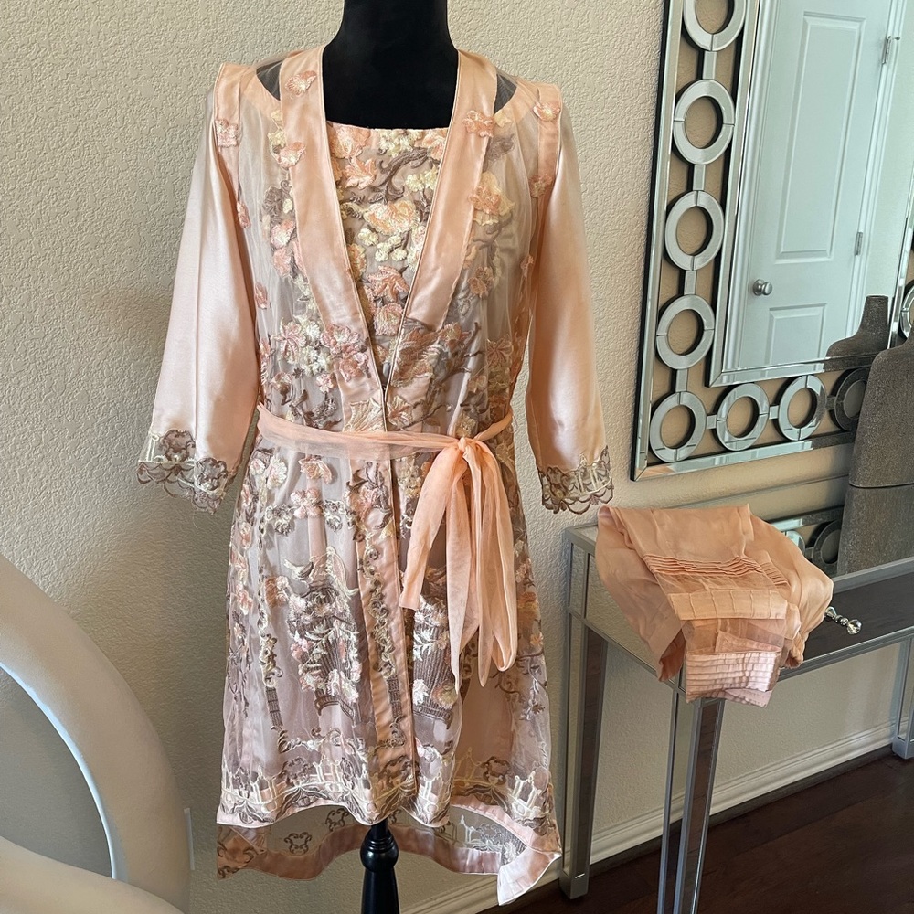Pakistani/Indian Beautiful net and silk fully embroidered dress. S/M. New